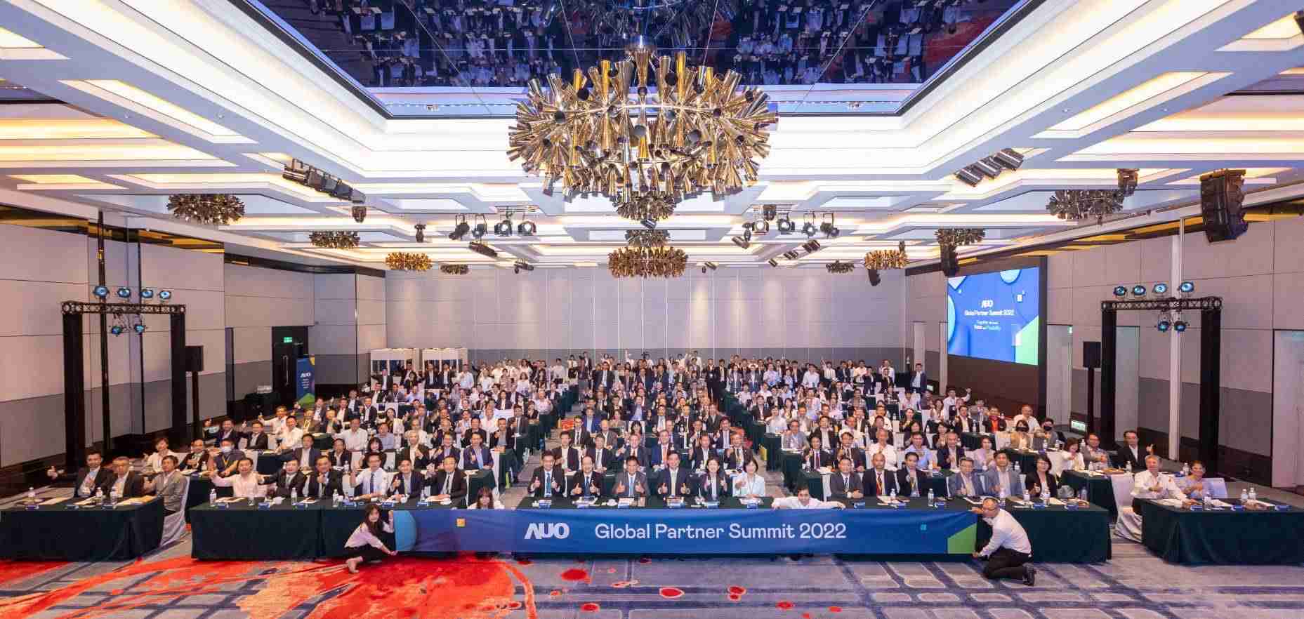 友達推動「安心、、、、創新、、、用心、、同心、、、、盡心」五星職旅，，，，為菲籍員工打造全方位照護，，，，首度贏得「人權實踐與發展領袖獎」殊榮