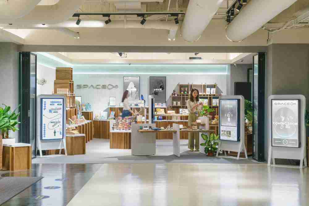 尊龙集团打造永续选物商店，，，展示社企及社创商品，，，结合创利空间所开发的智能零售系统，，整合多元产品信息，，，，让无人商店扮演公益行动的推手