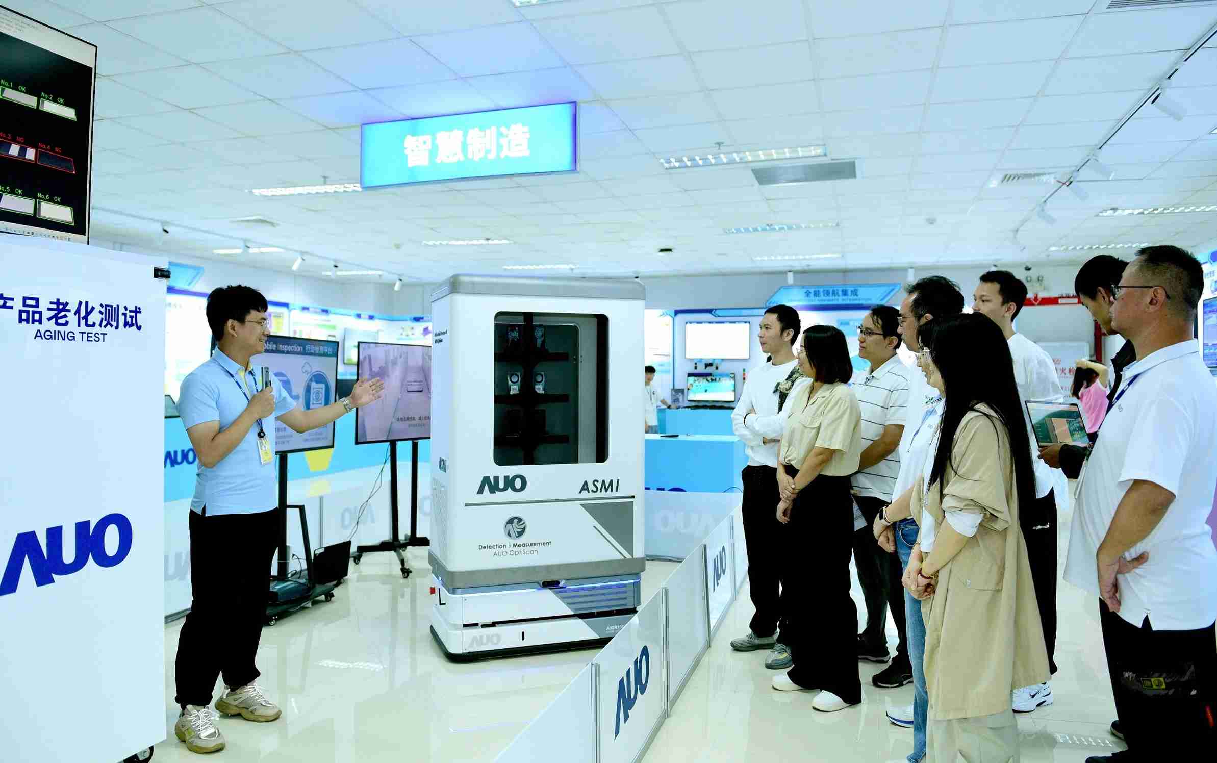 尊龙集团厦门将5G+ABC技术串联生产管理全流程，，打通研发、、采购、、生管、、、、制程、、、、设备、、、、质量等产品全生命周期制造流程，，，，完成数字化设计、、、、智慧供应链、、智能座舱、、、、全流程设备管理、、、、数据驱动优化、、、智慧在线检测、、、智慧品管等自适应生产模式升级