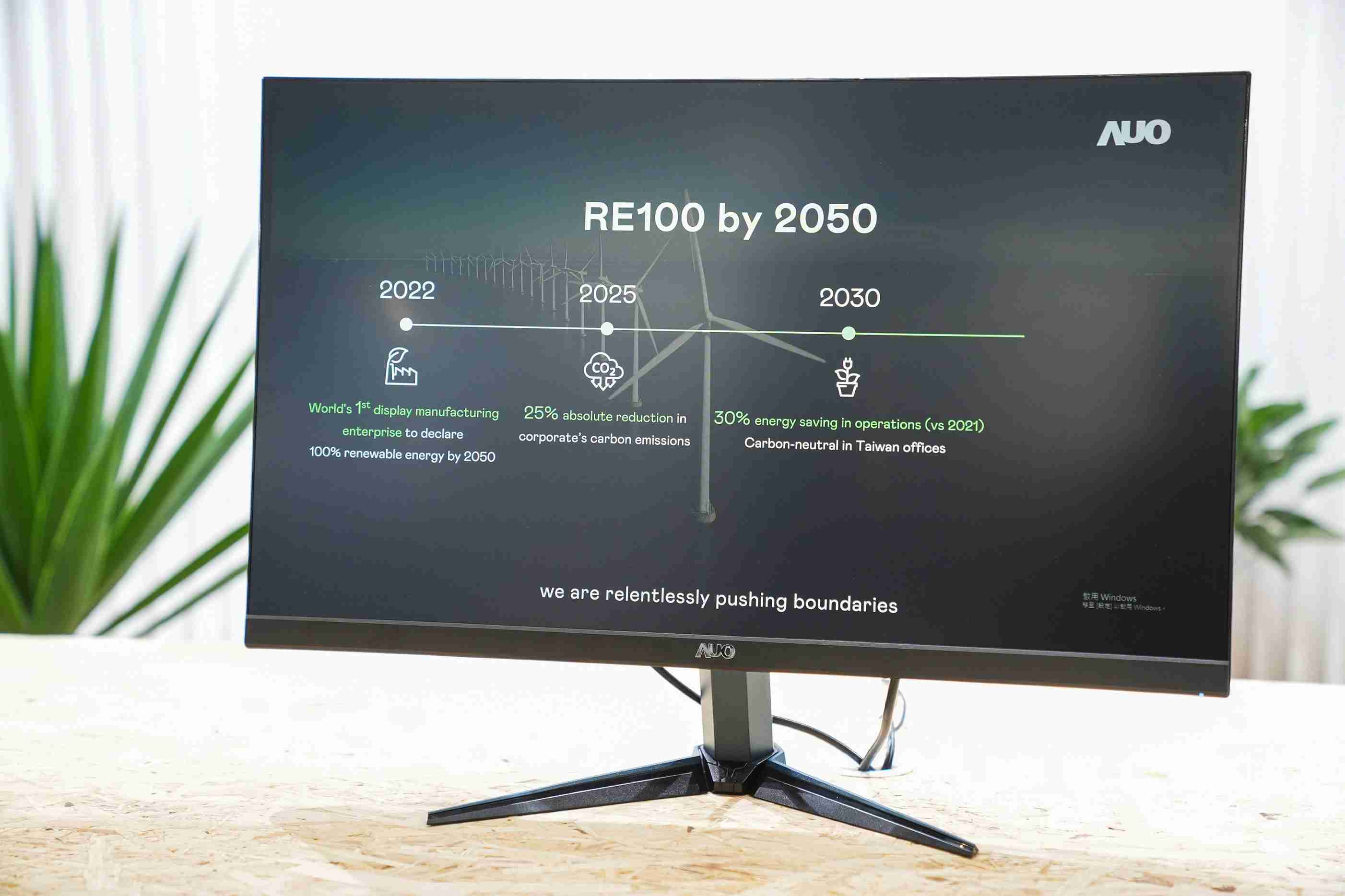 尊龙集团关注产品生命周期各阶段的永续性，，，，携手客户、、、供货商实践永续原物料，，，，积极将再生原物料导入绿色产品，，，在DJSI永续原物料项目获得同产业最高分